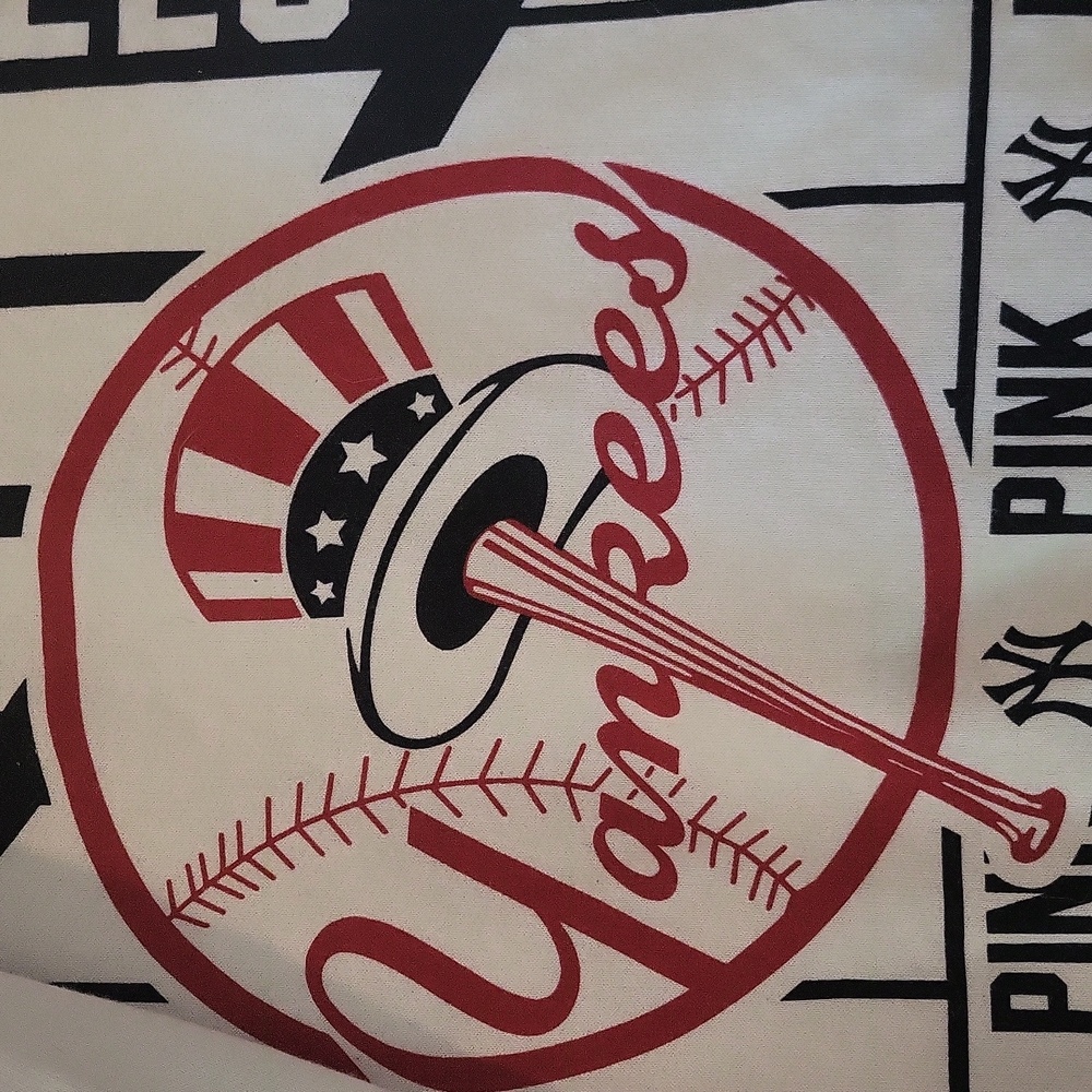 VINTAGE⚾️ Victoria's Secret PINK Official New York Yankees Oversized Sweatshirt - Picture 5 of 9